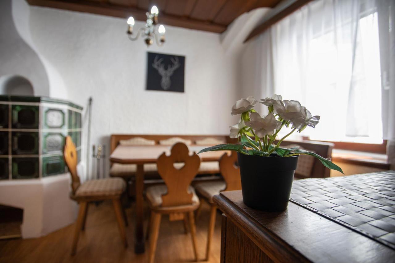 Traditional Old Town Apartment Hall in Tirol Εξωτερικό φωτογραφία